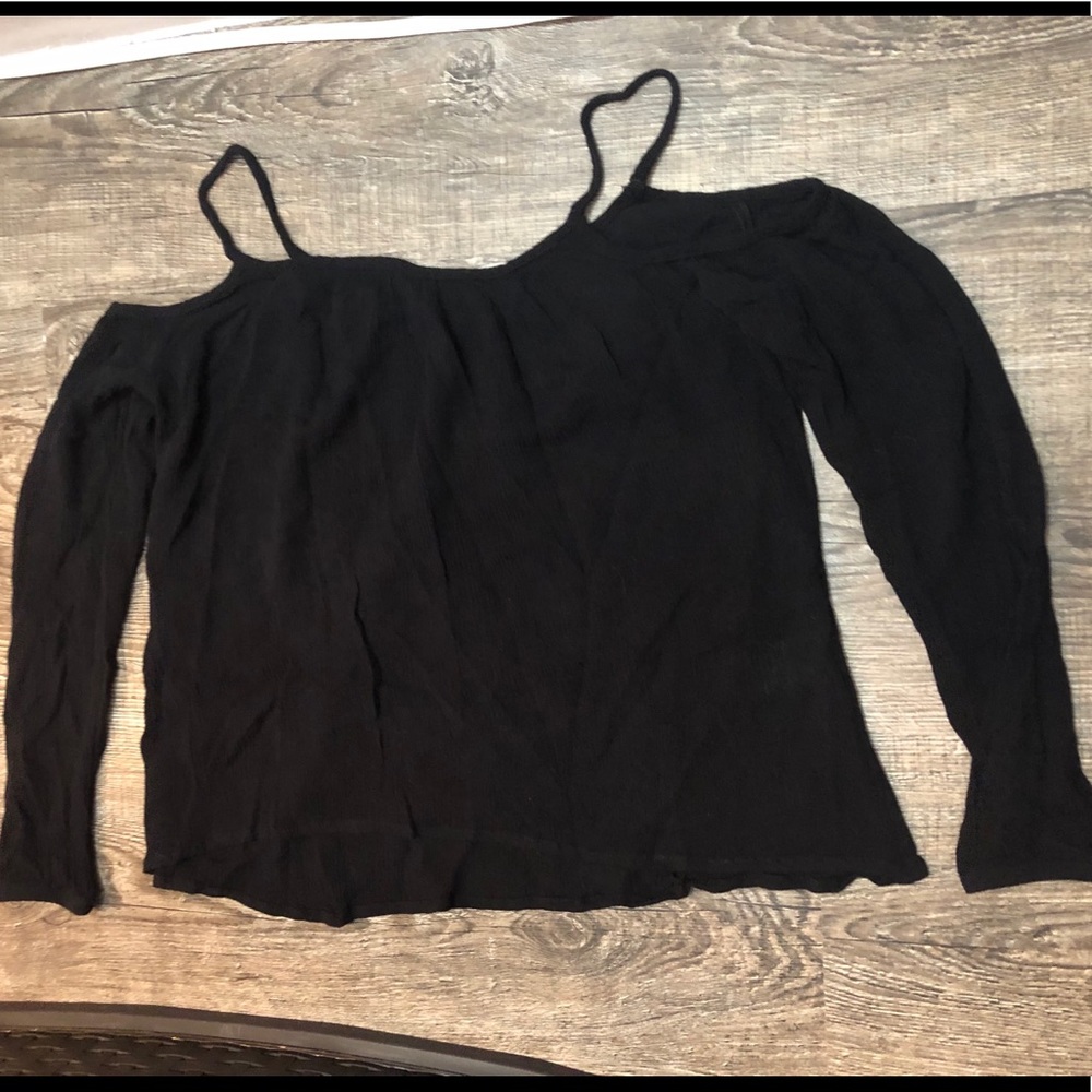 BLACK LONG SLEEVE SHOULDER CUT OUT